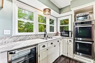 817 Kenwood Ln, Maplewood, MN 55117 - Photo 1