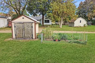 219 E Hollett St, Tracy, MN 56175 - Photo 39