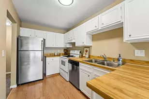 6852 MacBeth Cir, Woodbury, MN 55125 - Photo 3