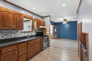 220 N Chestnut St, Belle Plaine, MN 56011 - Photo 5