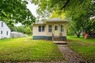 305 N Secor St, Bricelyn, MN 56014 - Photo 1