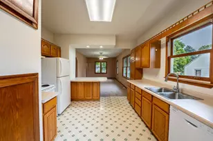 305 N Secor St, Bricelyn, MN 56014 - Photo 3