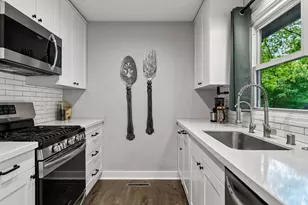 501 Laredo Ln, Chanhassen, MN 55317 - Photo 9