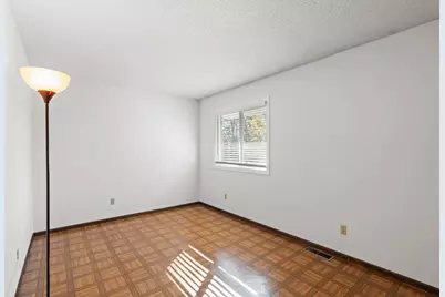 6612 Gretchen Lane N, Oakdale, MN 55128 - Photo 23