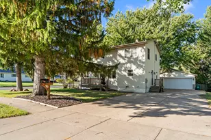 737 S Dakota Ave, New Richmond, WI 54017 - Photo 5
