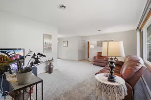 2128 Shale Ln, Eagan, MN 55122 - Photo 3