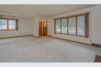 205 N Thompson, Delavan, MN 56023 - Photo 5