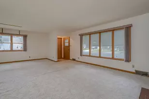 205 N Thompson, Delavan, MN 56023 - Photo 5