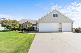 812 S 36th Street S, Moorhead, MN 56560 - Photo 1