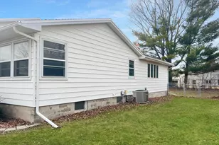 1122 S State St, Fairmont, MN 56031 - Photo 3