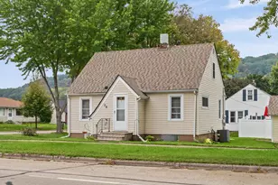 36 S Elm St, La Crescent, MN 55947 - Photo 23