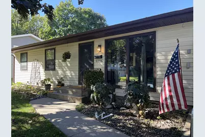1016 Jackson Street S, Shakopee, MN 55379 - Photo 1