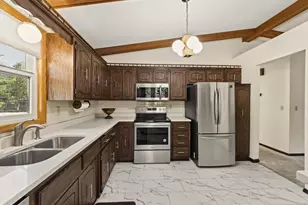 8106 Groveland Rd, Mounds View, MN 55112 - Photo 5