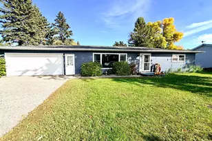 1318 Sunny St, Crookston, MN 56716 - Photo 1