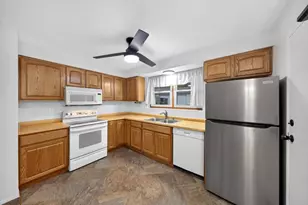 1903 Greenview Pl SW, Rochester, MN 55902 - Photo 3