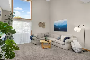 657 Kingfisher Ln, Woodbury, MN 55125 - Photo 5