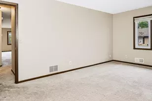 10394 Balsam Ln, Eden Prairie, MN 55347 - Photo 17