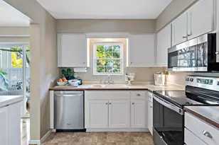 10673 Sherman Dr, Eden Prairie, MN 55347 - Photo 5
