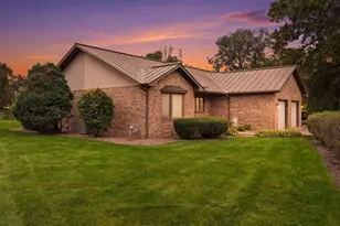 525 S 14th St, La Crescent, MN 55947 - Photo 1
