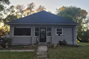 11 S Quinn St, Bricelyn, MN 56014 - Photo 1