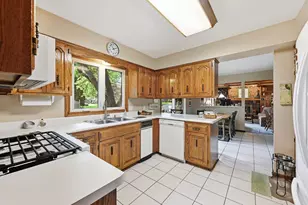 18731 Maple Leaf Dr, Eden Prairie, MN 55346 - Photo 11