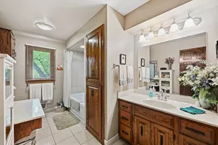 18731 Maple Leaf Dr, Eden Prairie, MN 55346 - Photo 17