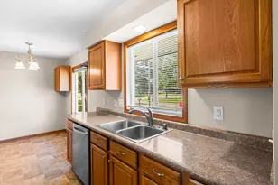 1086 Lowell Dr, Apple Valley, MN 55124 - Photo 7