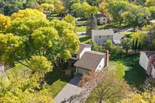 12575 Fescue Ct, Eden Prairie, MN 55347 - Photo 3