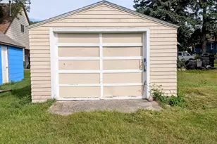 1133 Miller Ave, Windom, MN 56101 - Photo 11