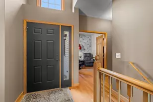 16345 Crystal Hills Cir, Lakeville, MN 55044 - Photo 5