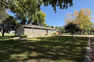 112 Orchard Cir, Montevideo, MN 56265 - Photo 1