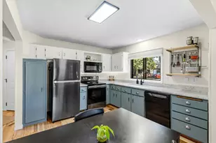 576 Donegal Cir, Shoreview, MN 55126 - Photo 5