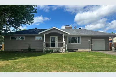 203 Wyandotte Road, Hoyt Lakes, MN 55750 - Photo 1