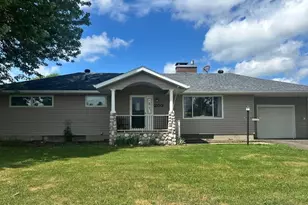 203 Wyandotte Rd, Hoyt Lakes, MN 55750 - Photo 1