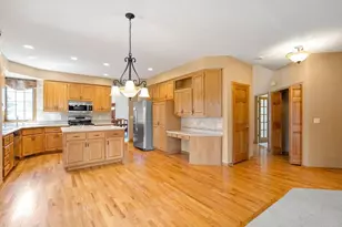 15395 Boulder Pointe Rd, Eden Prairie, MN 55347 - Photo 3