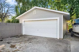 918 3rd St SW, Waseca, MN 56093 - Photo 3