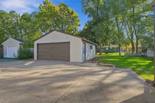 9917 Pleasant Ave S, Bloomington, MN 55420 - Photo 41