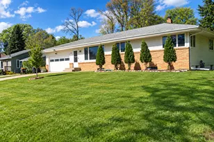 1595 Sandhurst Ave E, Maplewood, MN 55109 - Photo 3
