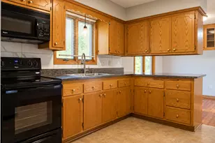1595 Sandhurst Ave E, Maplewood, MN 55109 - Photo 13