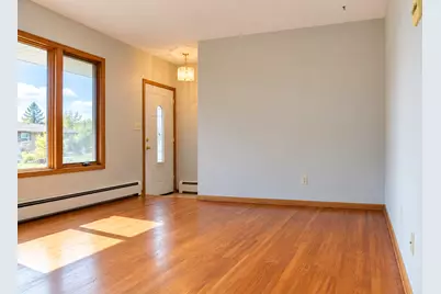 1595 Sandhurst Avenue E, Maplewood, MN 55109 - Photo 9