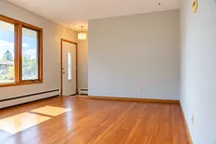 1595 Sandhurst Ave E, Maplewood, MN 55109 - Photo 9