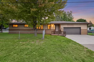 2267 Mohawk Road E, North Saint Paul, MN 55109 - Photo 1
