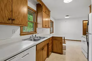 2267 Mohawk Road E, North Saint Paul, MN 55109 - Photo 5