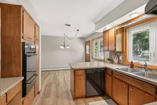 11213 River Hills Dr, Burnsville, MN 55337 - Photo 7