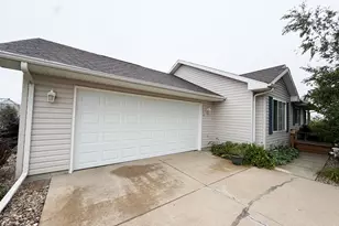 1112 Cherry Dr, Luverne, MN 56156 - Photo 3