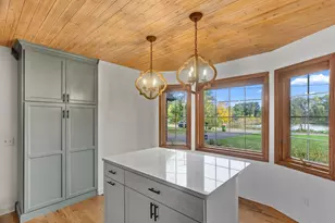 202 Robert St, Mahtomedi, MN 55115 - Photo 5