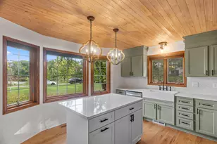 202 Robert St, Mahtomedi, MN 55115 - Photo 3