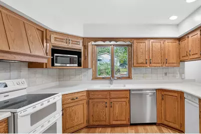 12760 Roberts Drive, Eden Prairie, MN 55346 - Photo 17