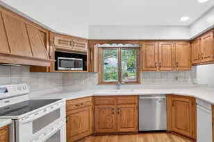 12760 Roberts Dr, Eden Prairie, MN 55346 - Photo 17