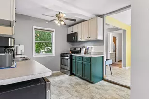 670 Goodwin Ave N, Oakdale, MN 55128 - Photo 5